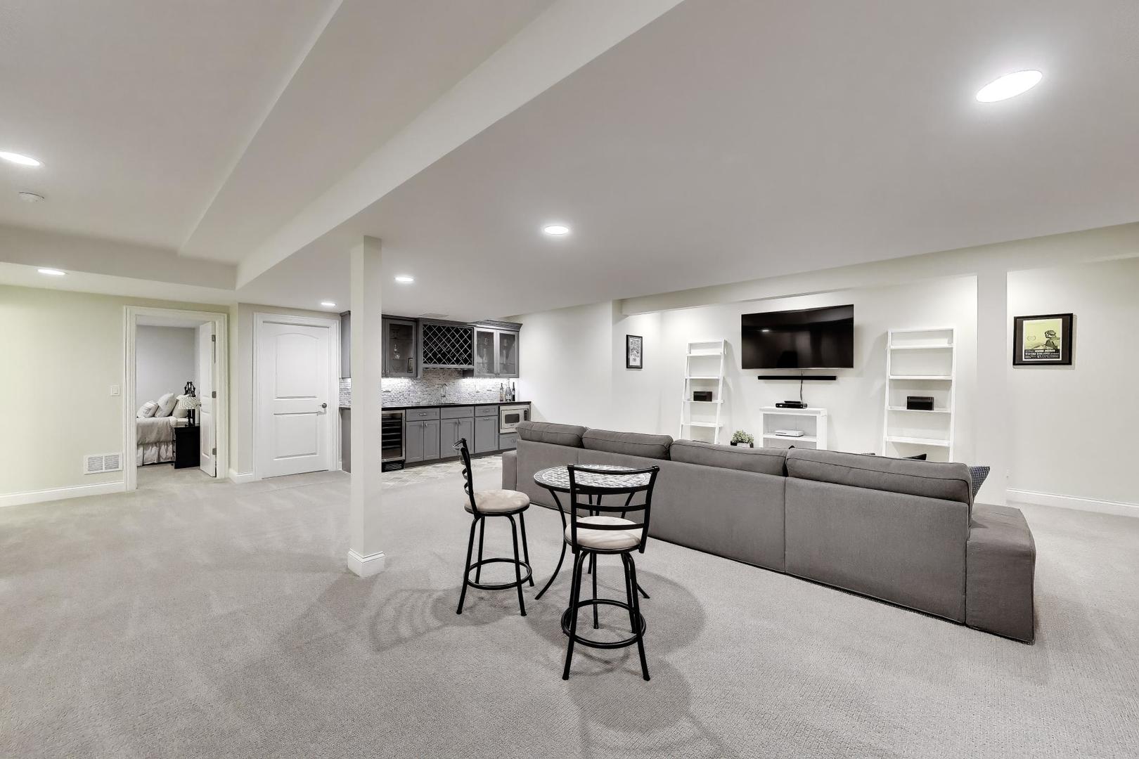 2403 Old Glenview Rd Wilmette, IL 60091