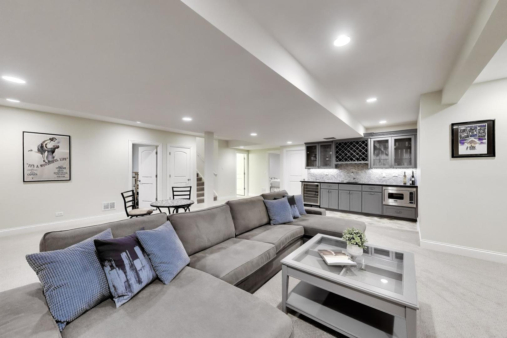 2403 Old Glenview Rd Wilmette, IL 60091