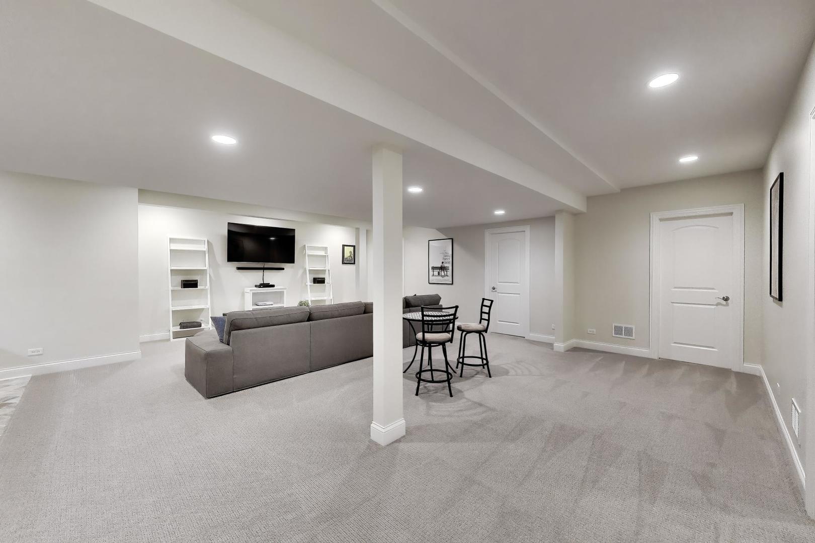 2403 Old Glenview Rd Wilmette, IL 60091