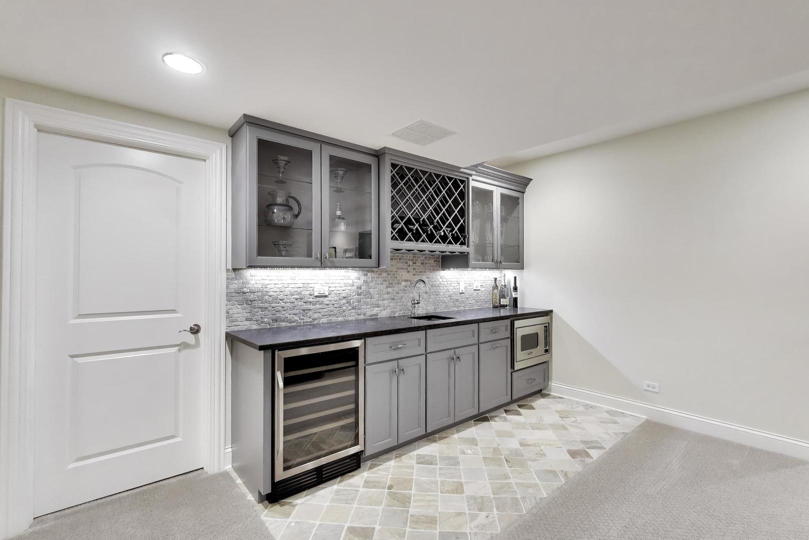 2403 Old Glenview Rd Wilmette, IL 60091