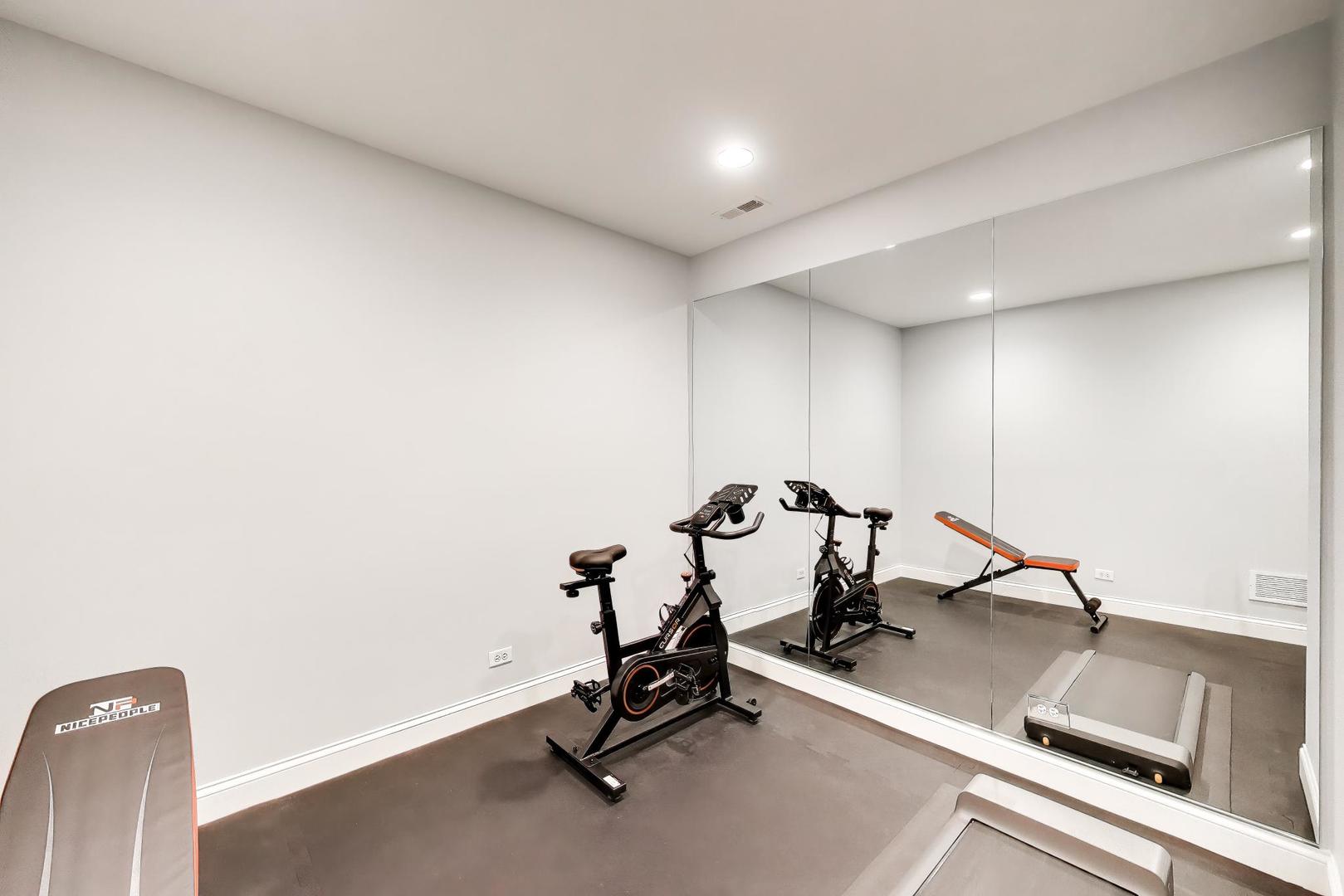 2403 Old Glenview Rd Wilmette, IL 60091