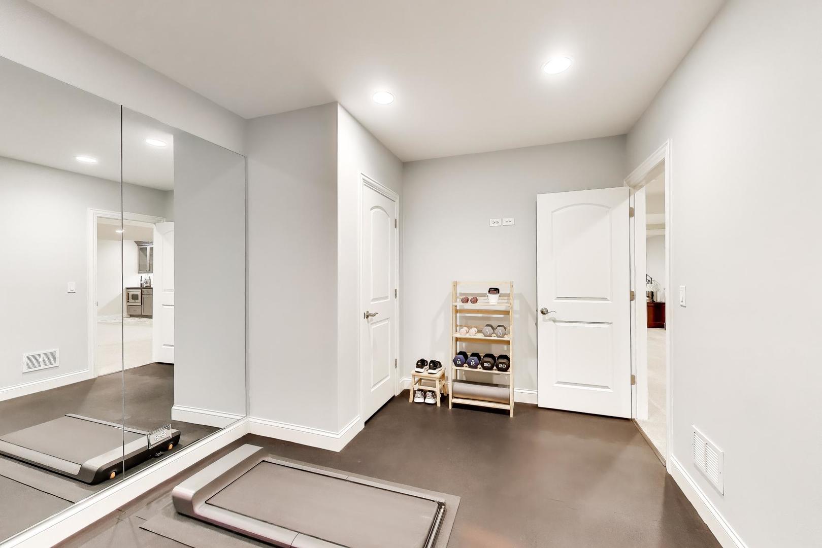 2403 Old Glenview Rd Wilmette, IL 60091