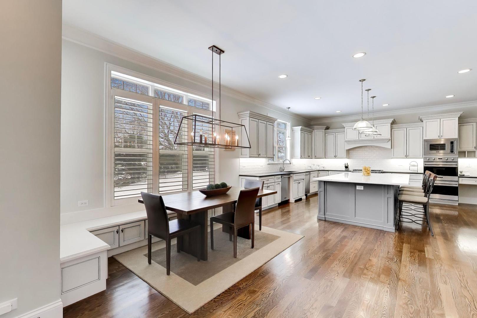 2403 Old Glenview Rd Wilmette, IL 60091