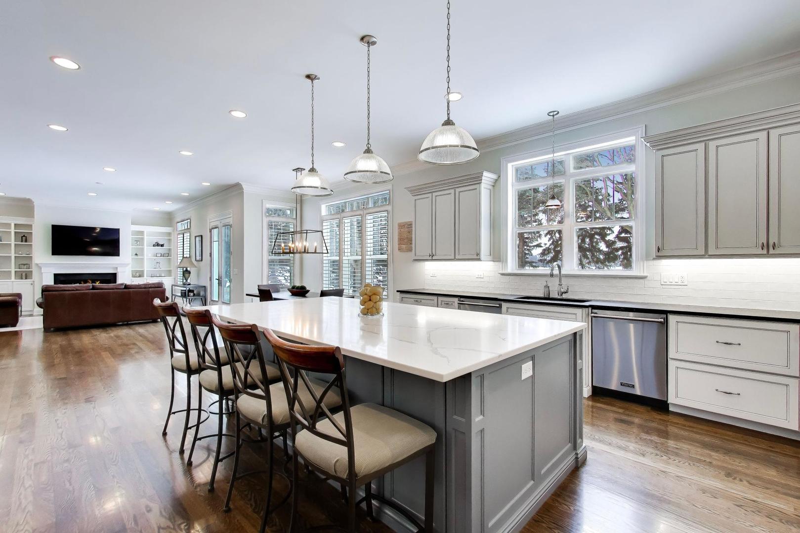 2403 Old Glenview Rd Wilmette, IL 60091