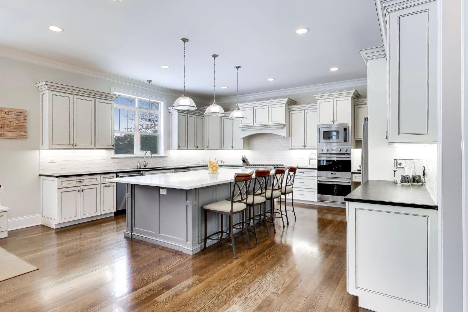 2403 Old Glenview Rd Wilmette, IL 60091