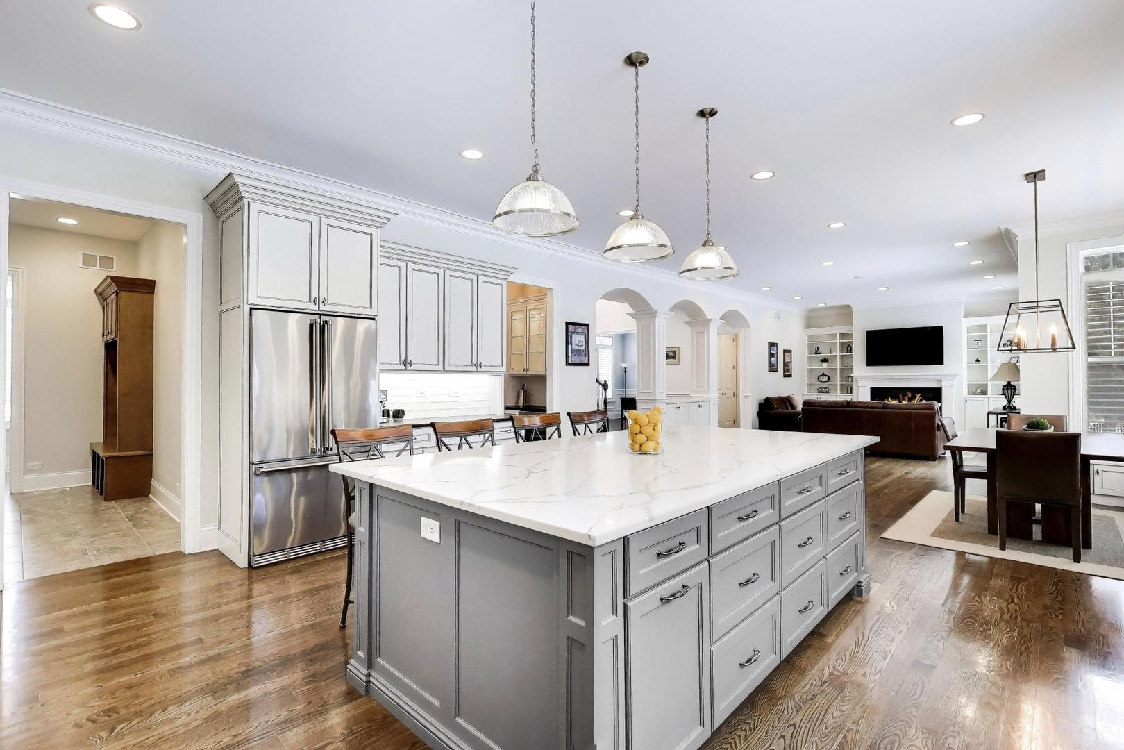 2403 Old Glenview Rd Wilmette, IL 60091