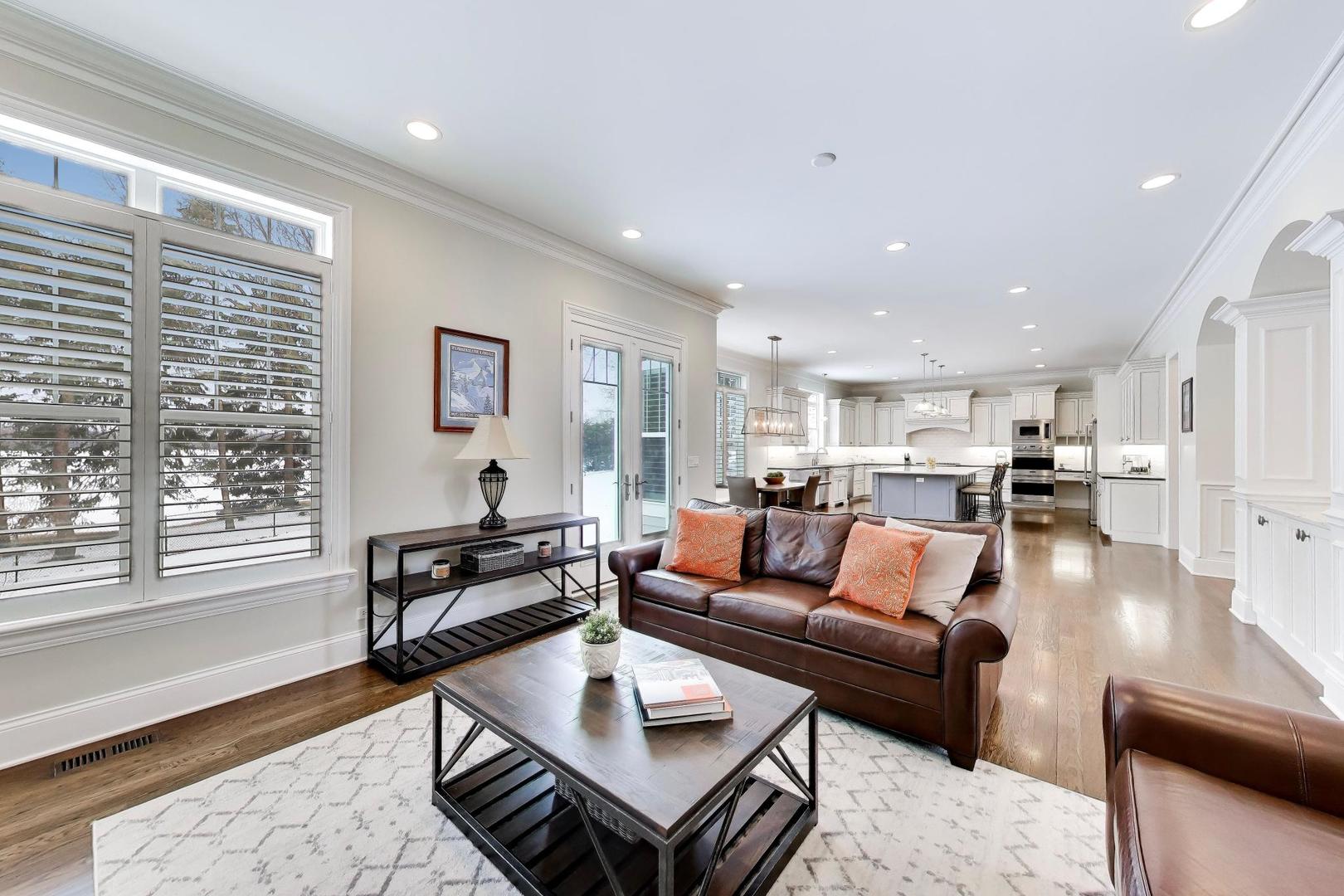 2403 Old Glenview Rd Wilmette, IL 60091