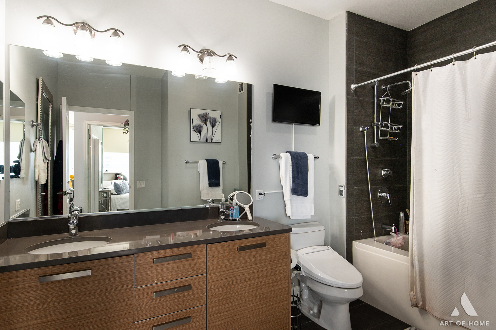 225 N Columbus Dr #6807 Chicago, IL 60601