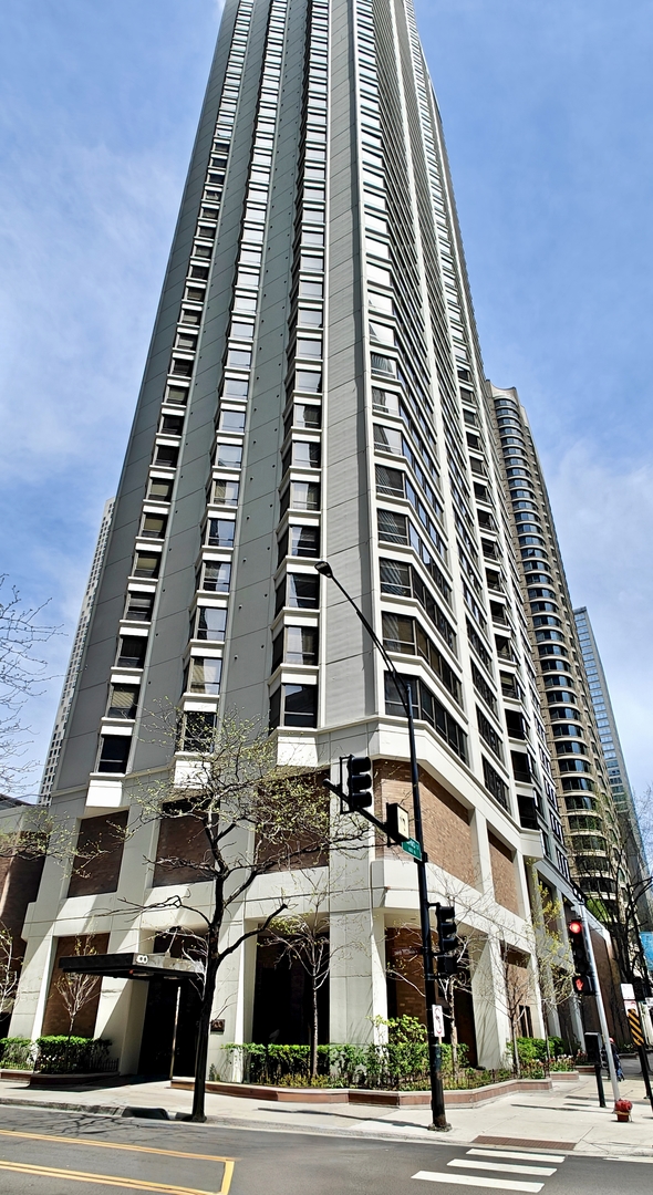 400 E OHIO St #2901
