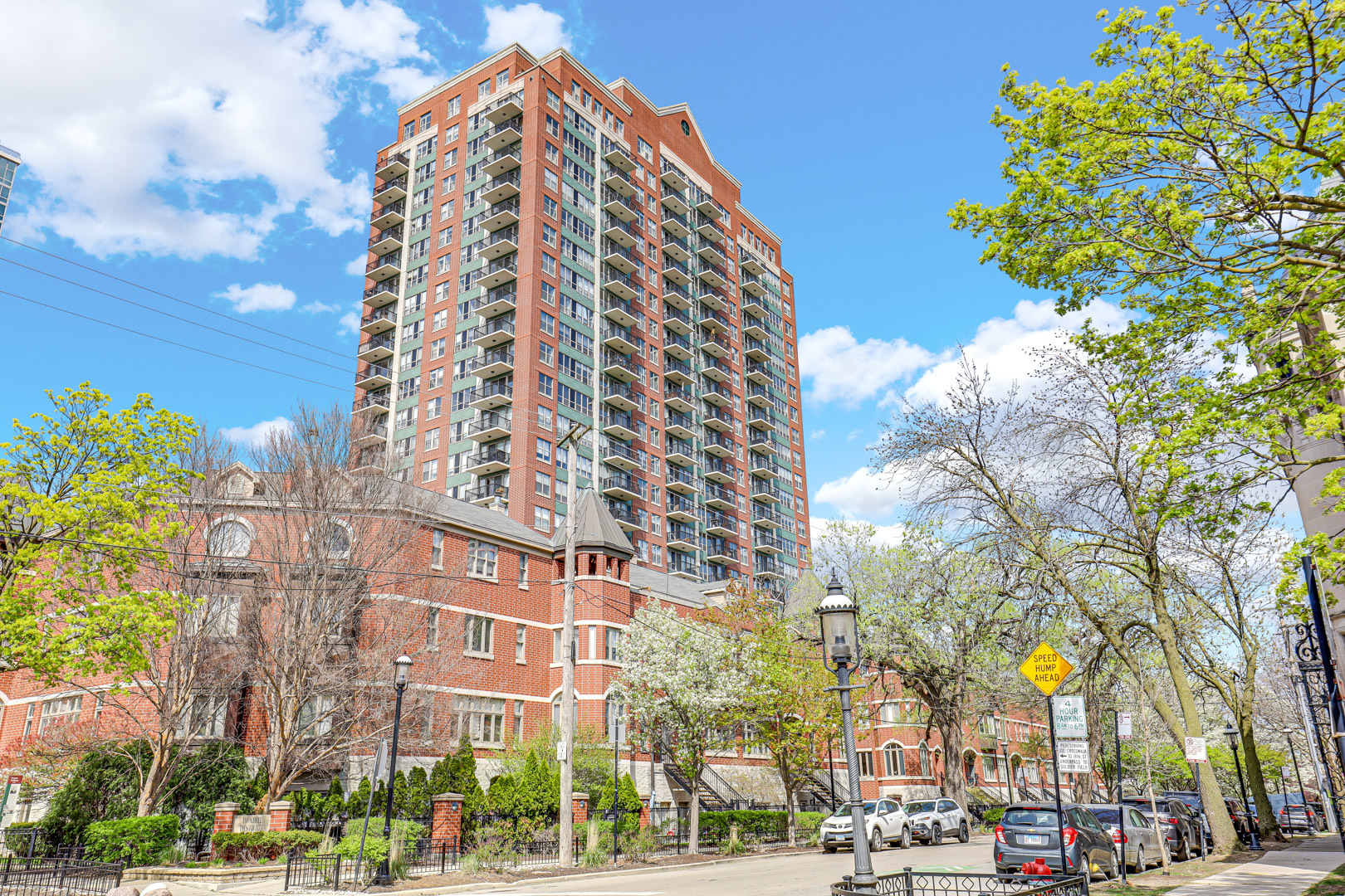 1717 S Prairie Ave #1806
