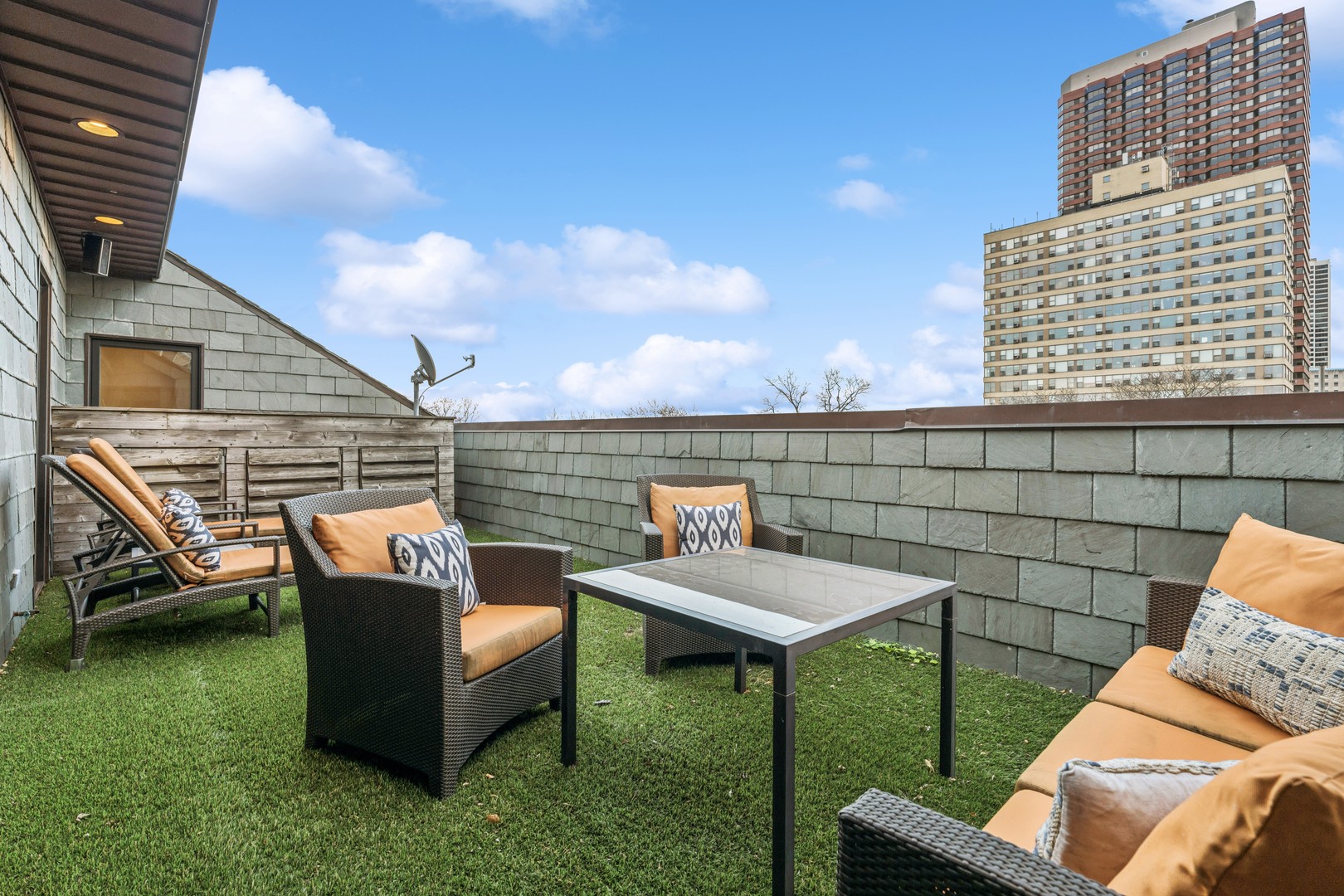 3030 N Lk Shr Dr #PH401 Chicago, IL 60657