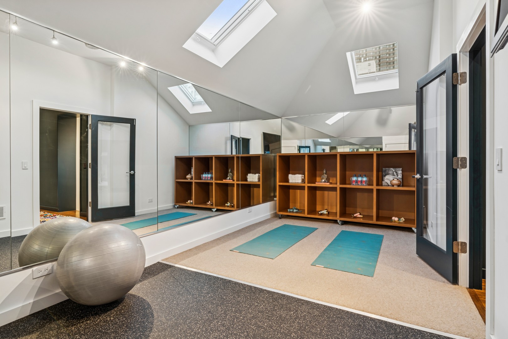 3030 N Lk Shr Dr #PH401 Chicago, IL 60657