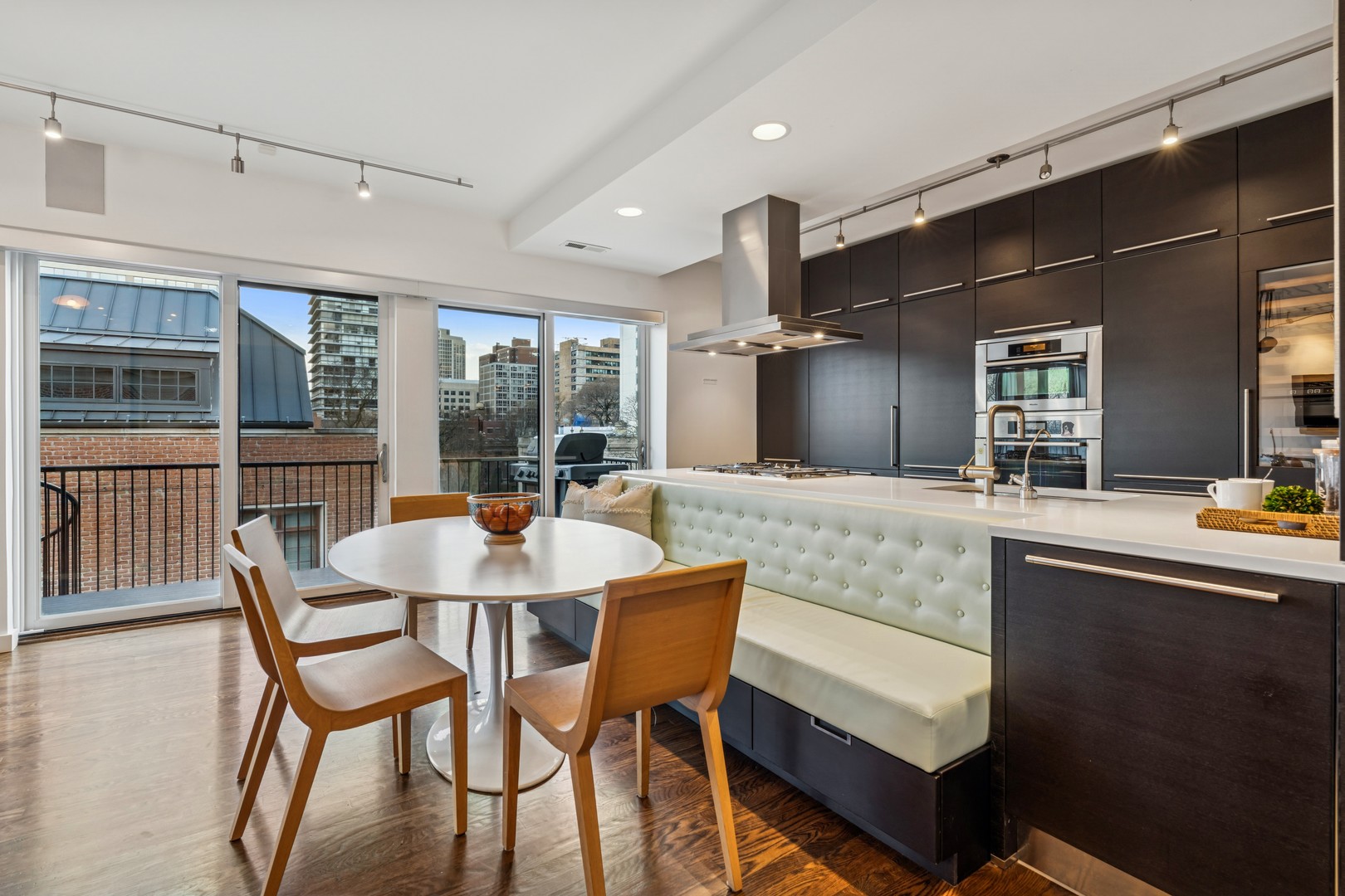 3030 N Lk Shr Dr #PH401 Chicago, IL 60657