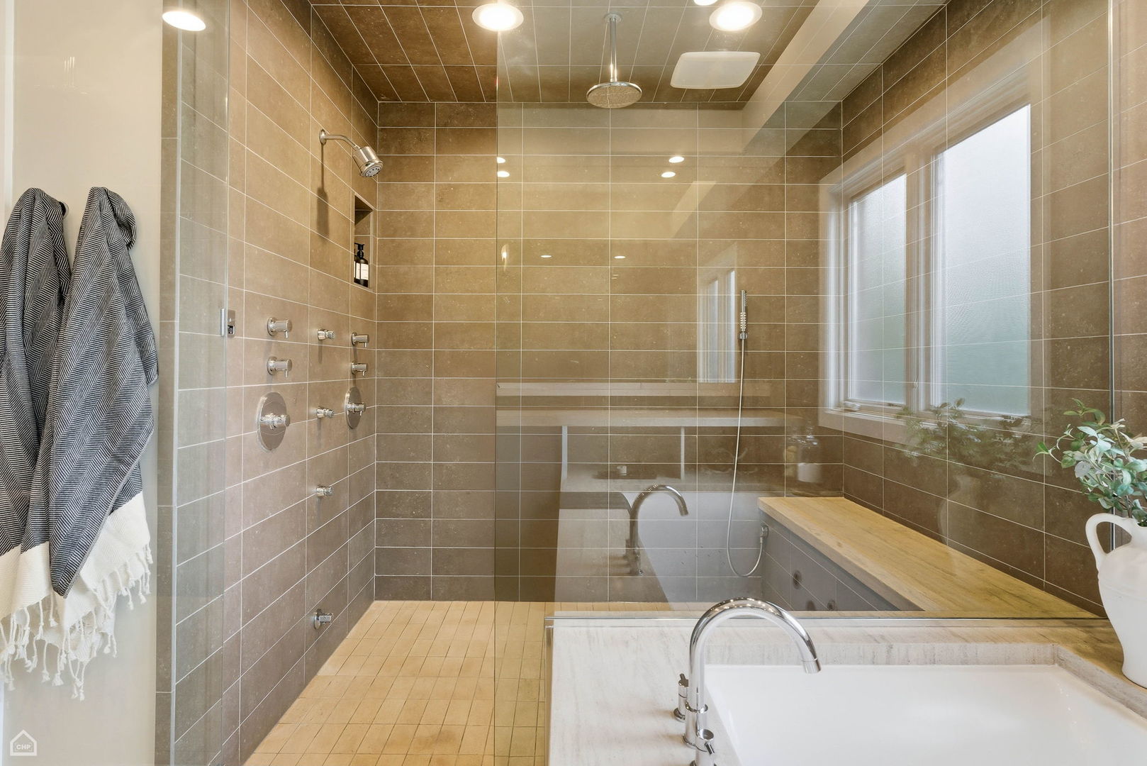 1838 N WOLCOTT Ave Chicago, IL 60622