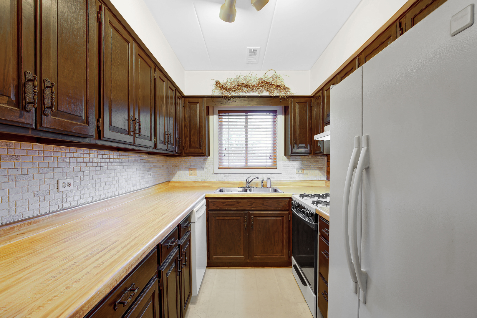 1940 183rd St #1D Homewood, IL 60430