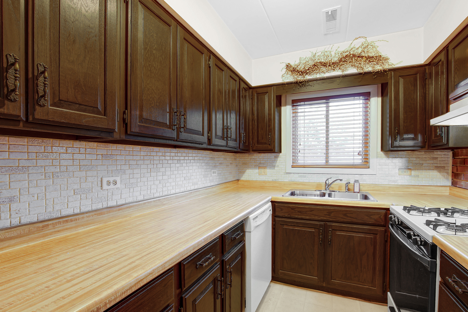 1940 183rd St #1D Homewood, IL 60430