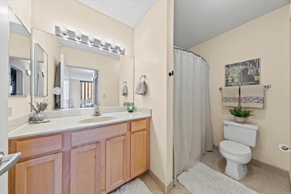 222 N Columbus Dr #1502 Chicago, IL 60601