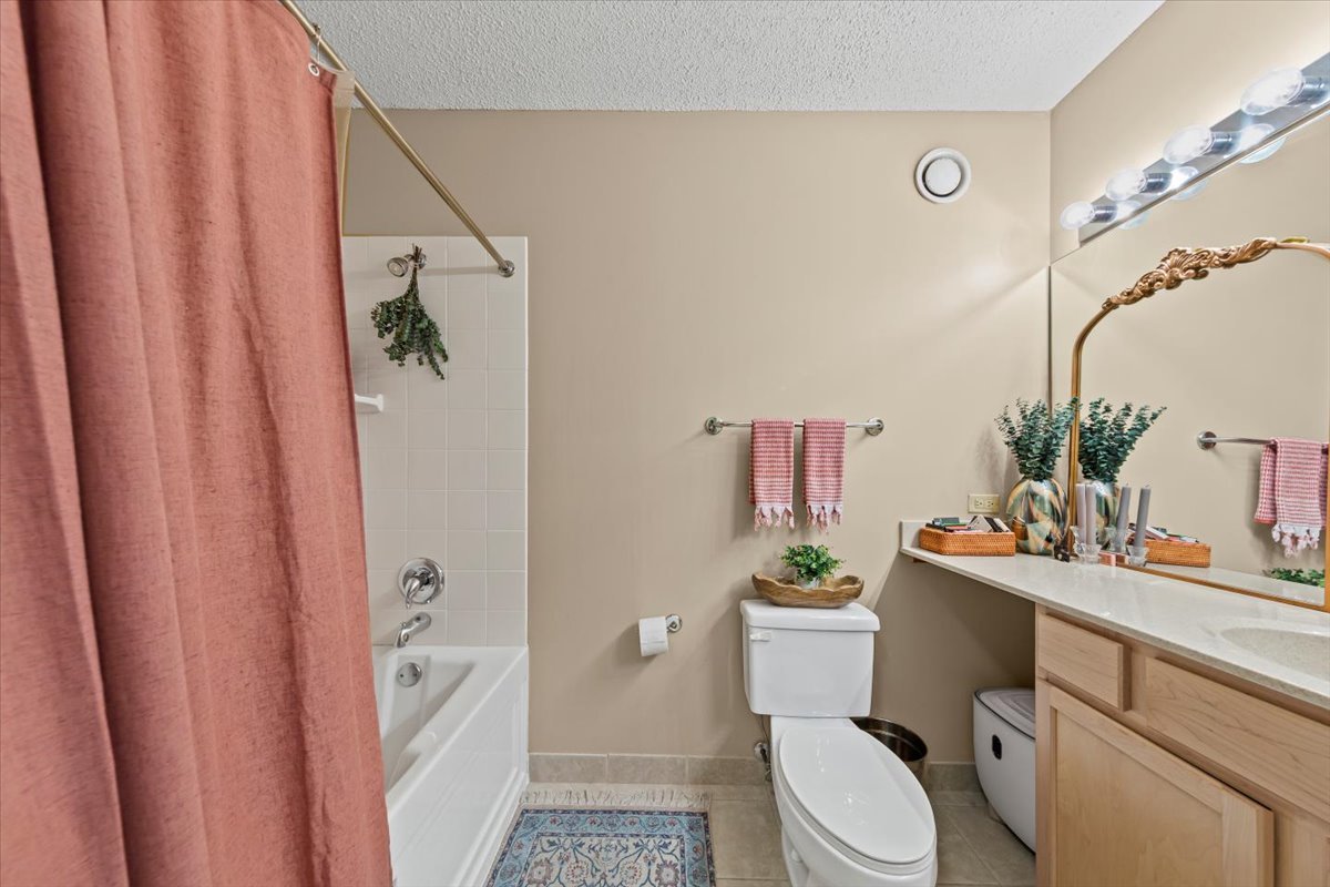 222 N Columbus Dr #1502 Chicago, IL 60601