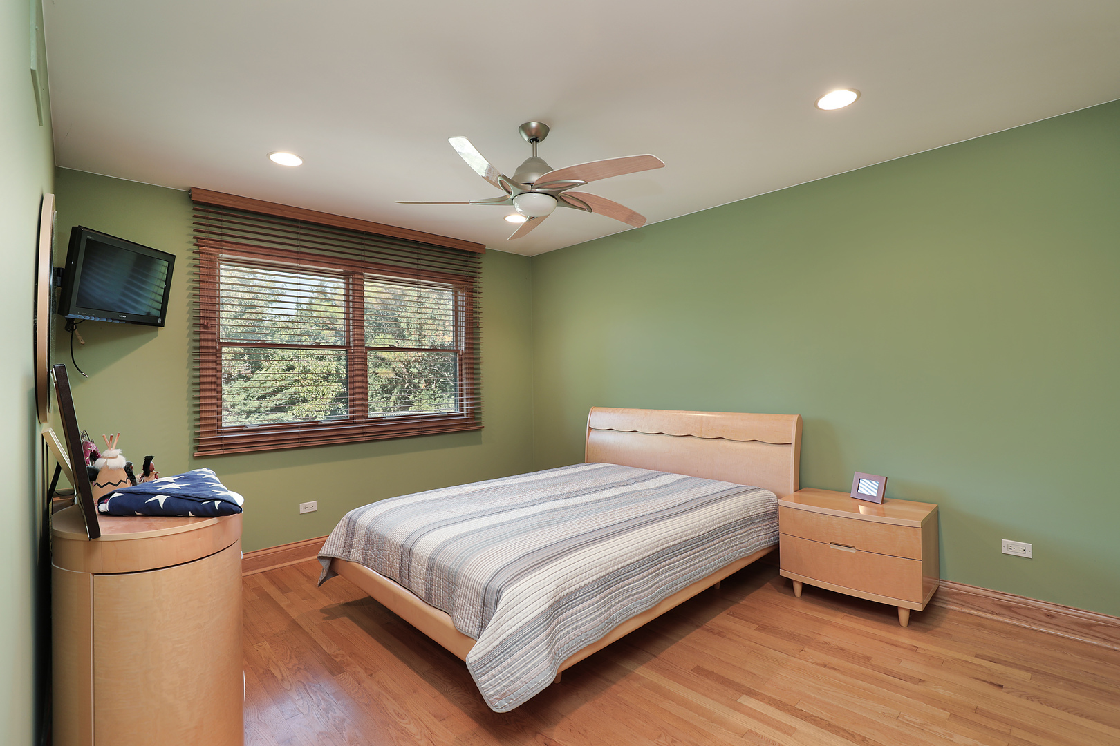 730 Castlewood Ln Deerfield, IL 60015