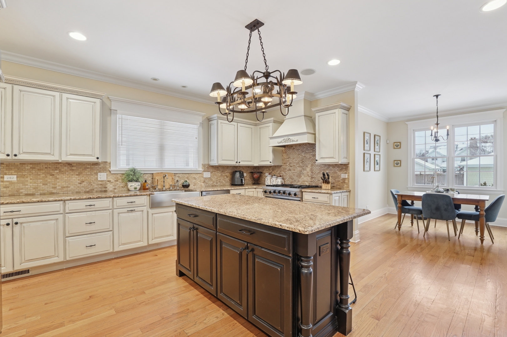 1521 Gregory Ave Wilmette, IL 60091