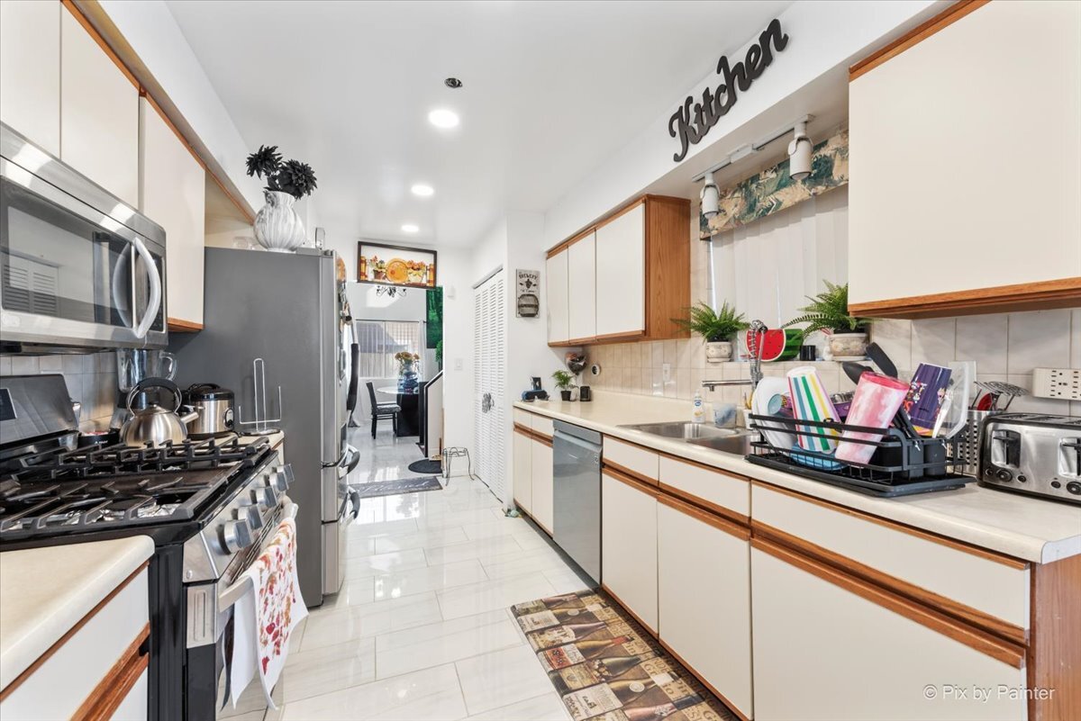 1182 Concord Dr Elgin, IL 60120