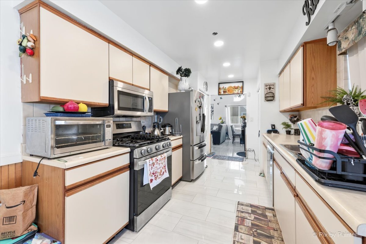 1182 Concord Dr Elgin, IL 60120