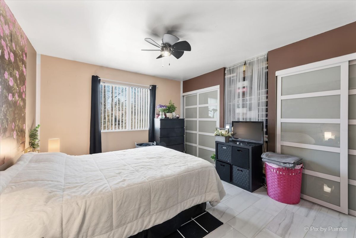 1182 Concord Dr Elgin, IL 60120