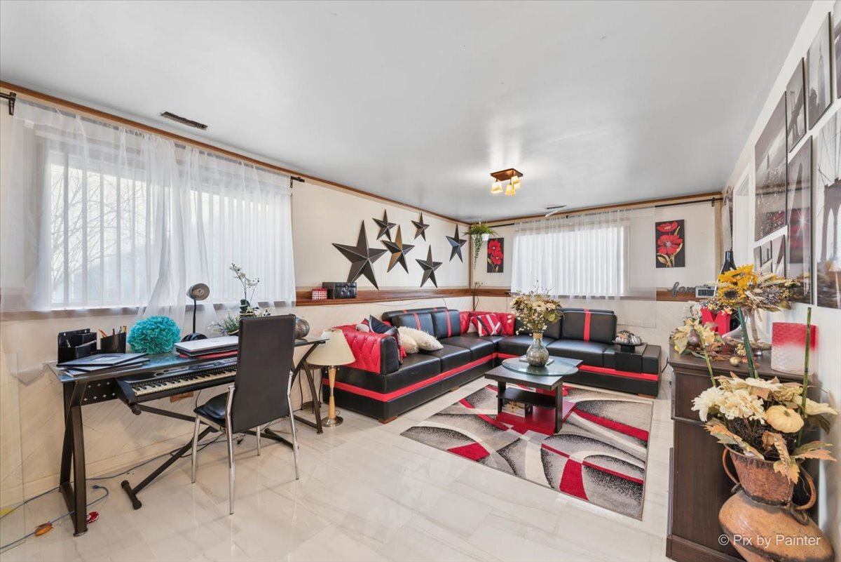 1182 Concord Dr Elgin, IL 60120