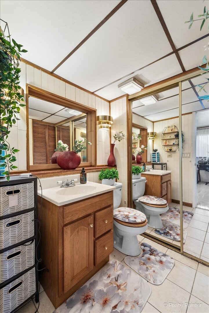 1182 Concord Dr Elgin, IL 60120