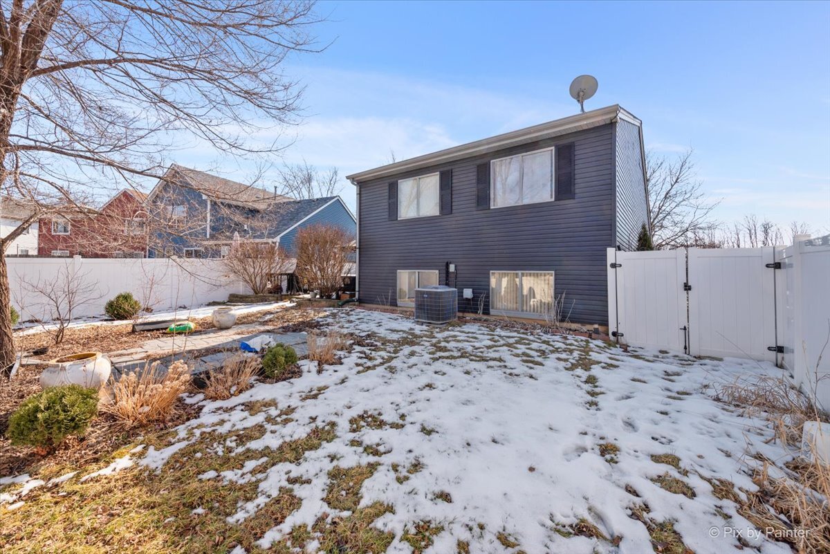 1182 Concord Dr Elgin, IL 60120