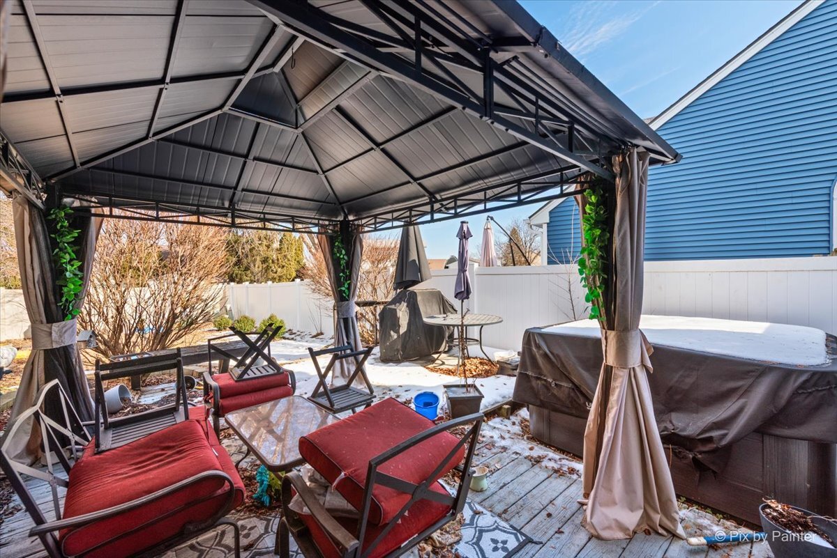 1182 Concord Dr Elgin, IL 60120