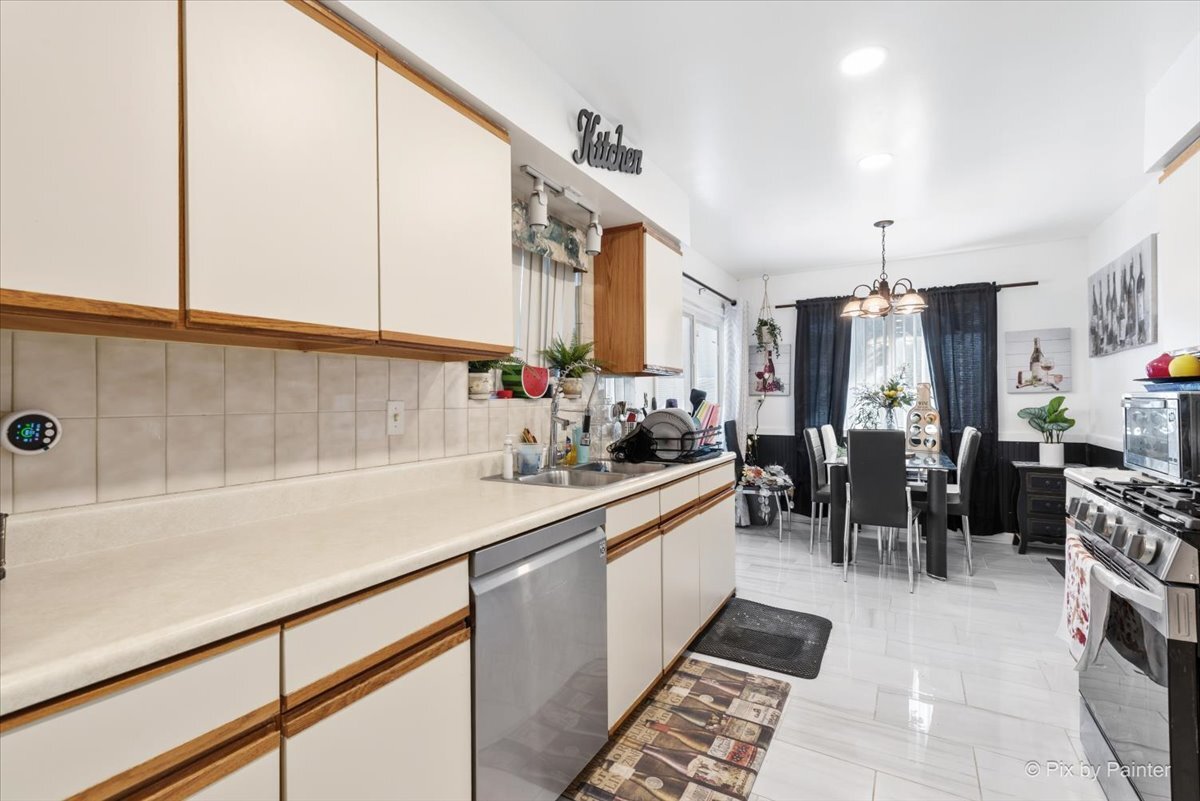 1182 Concord Dr Elgin, IL 60120