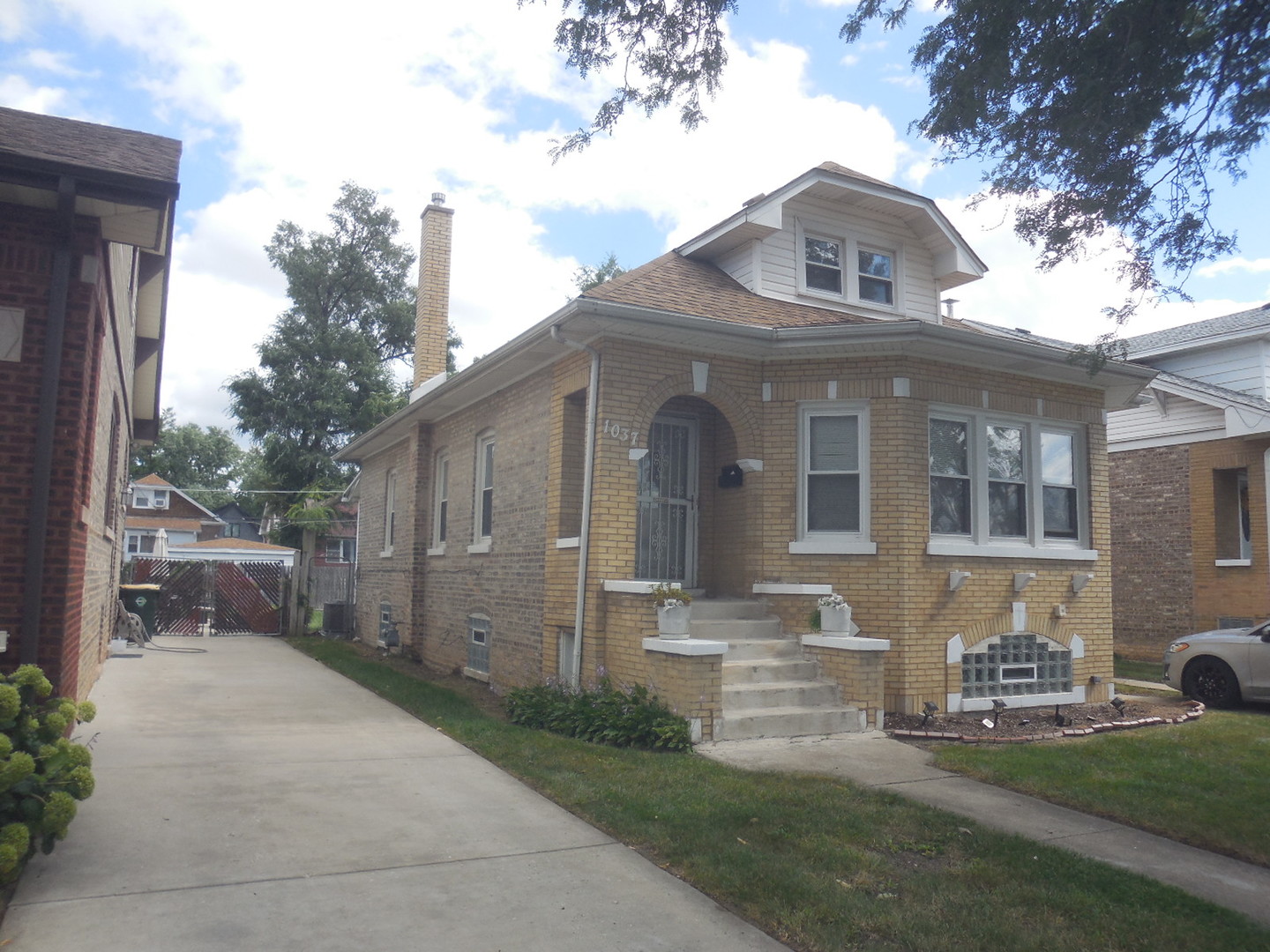 1037 24th Ave Bellwood, IL 60104