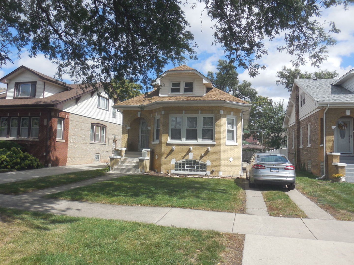 1037 24th Ave Bellwood, IL 60104