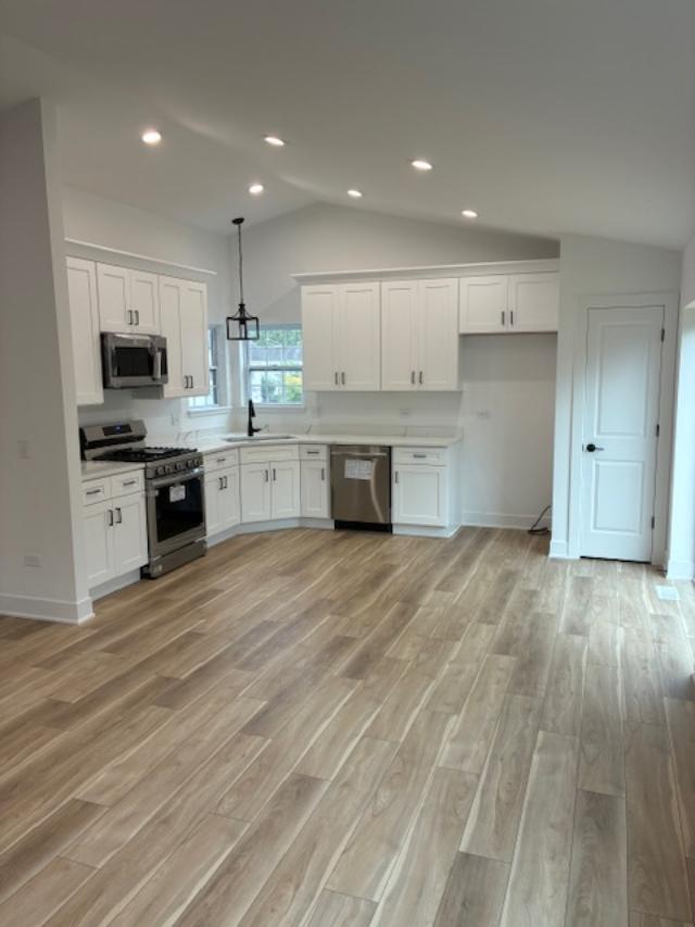 933 Saddle Rdg Dr Joliet, IL 60432