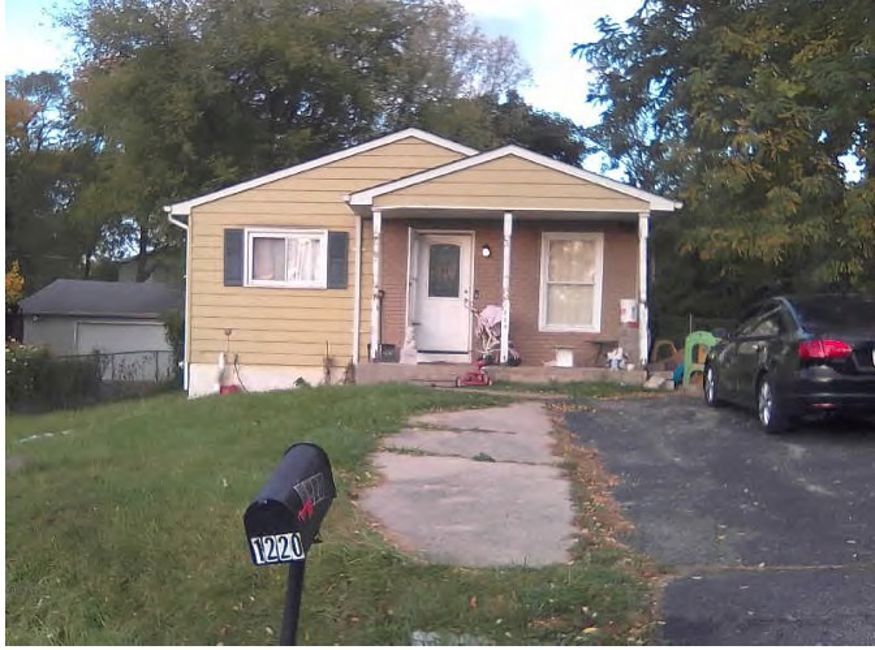 1220 Woodridge Dr Round Lake Beach, IL 60073