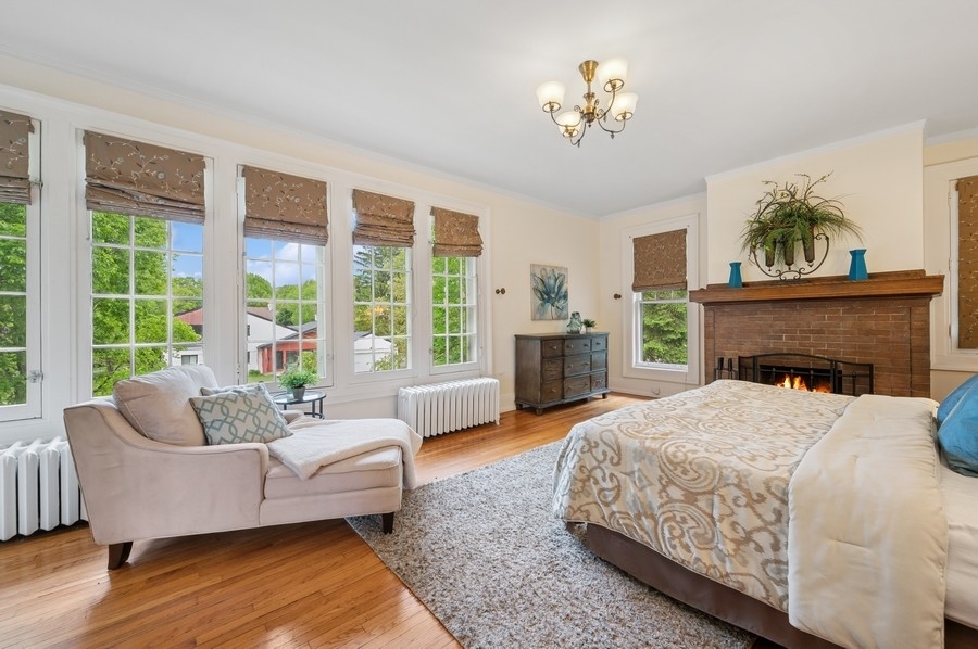 1335 Asbury Ave Evanston, IL 60201