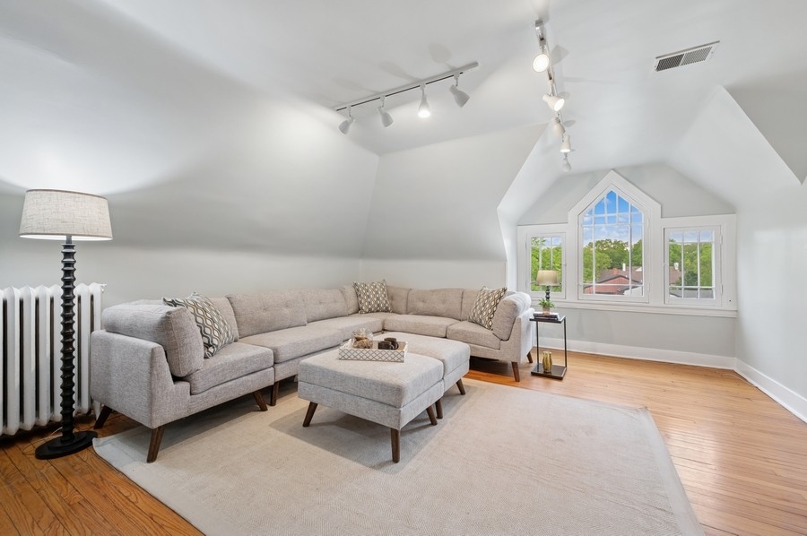 1335 Asbury Ave Evanston, IL 60201