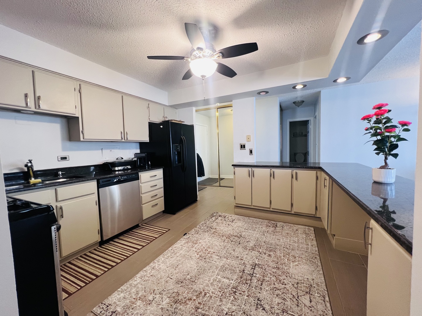 8809 Golf Rd #7H Niles, IL 60714