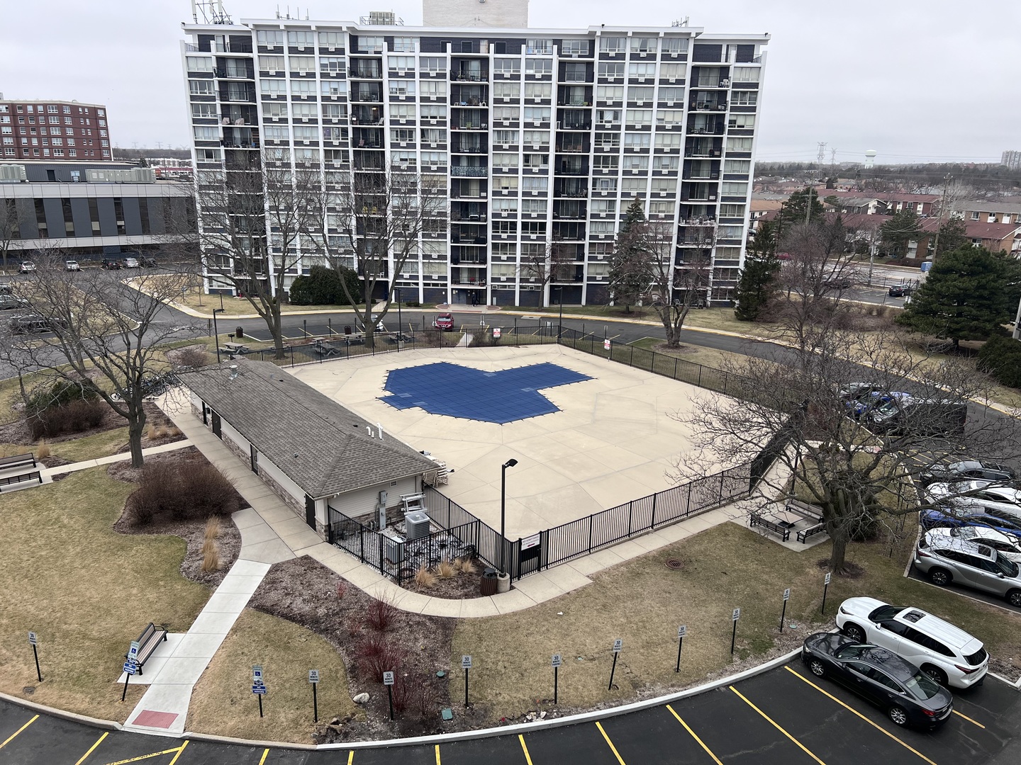 8809 Golf Rd #7H Niles, IL 60714