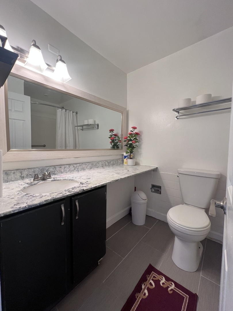 8809 Golf Rd #7H Niles, IL 60714