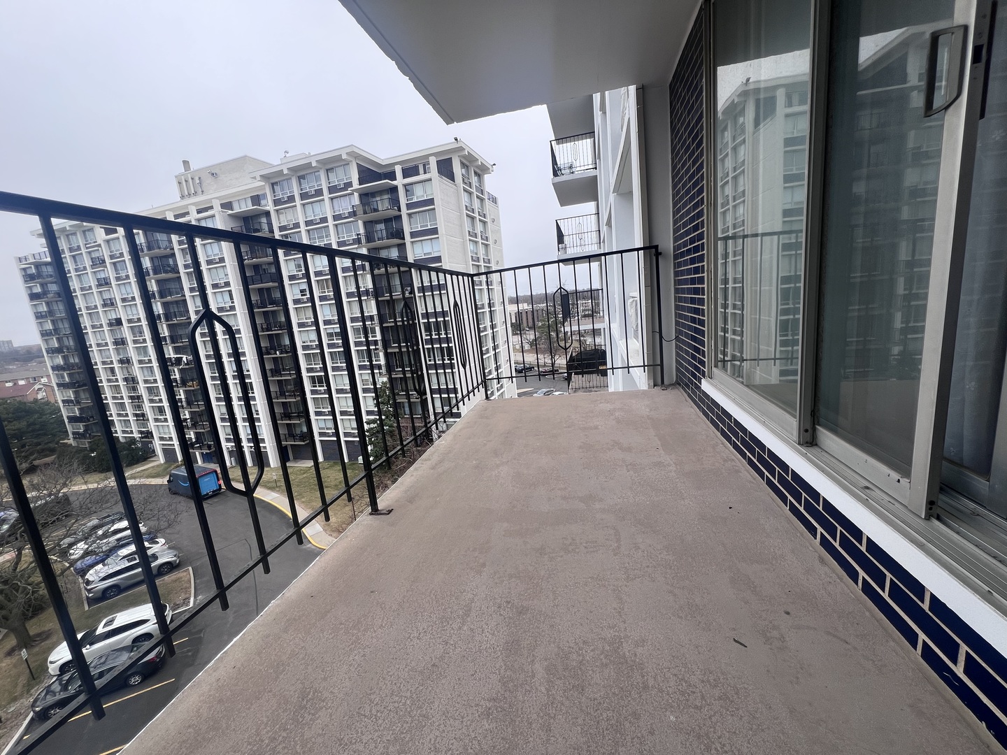 8809 Golf Rd #7H Niles, IL 60714