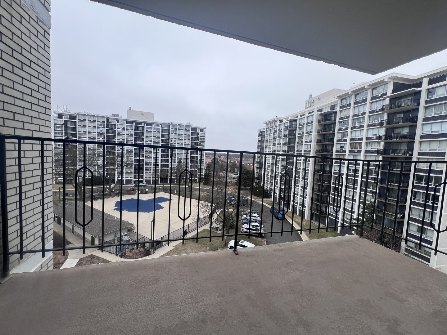 8809 Golf Rd #7H Niles, IL 60714