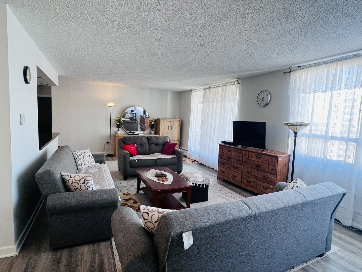 8809 Golf Rd #7H Niles, IL 60714