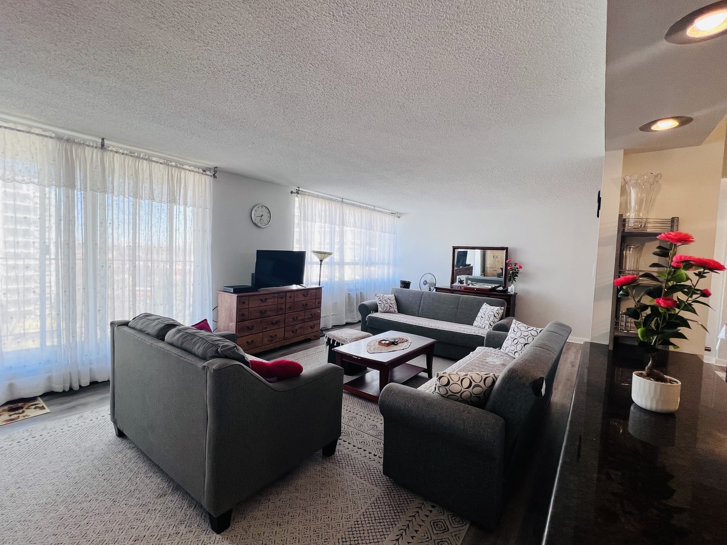 8809 Golf Rd #7H Niles, IL 60714