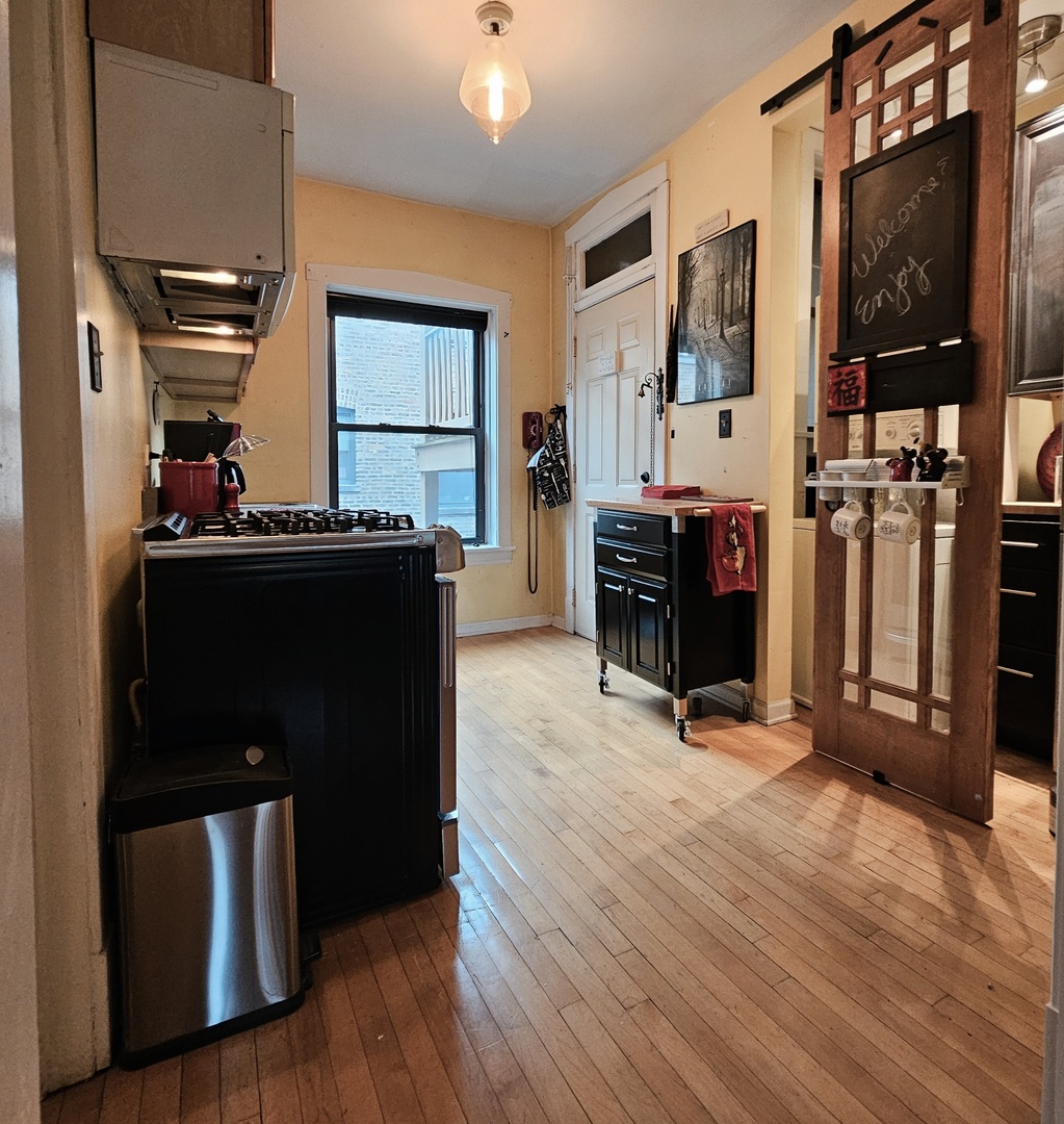 924 Wesley Ave #2 Oak Park, IL 60304