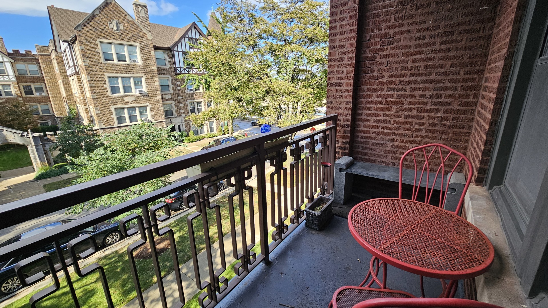 924 Wesley Ave #2 Oak Park, IL 60304