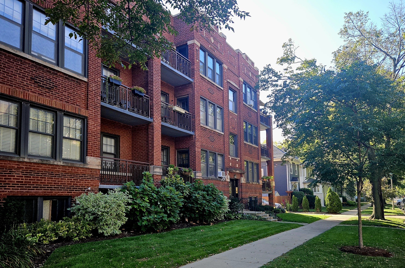 924 Wesley Ave #2 Oak Park, IL 60304