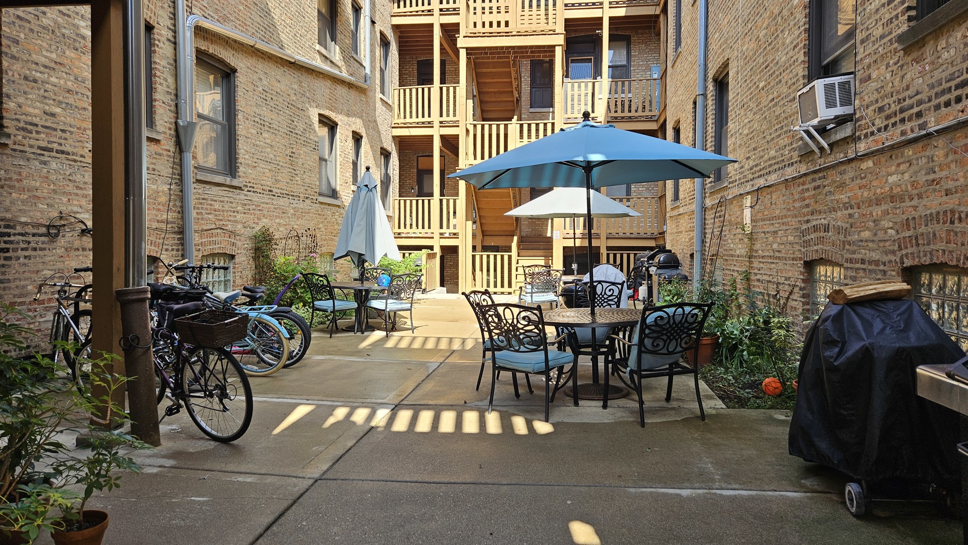 924 Wesley Ave #2 Oak Park, IL 60304