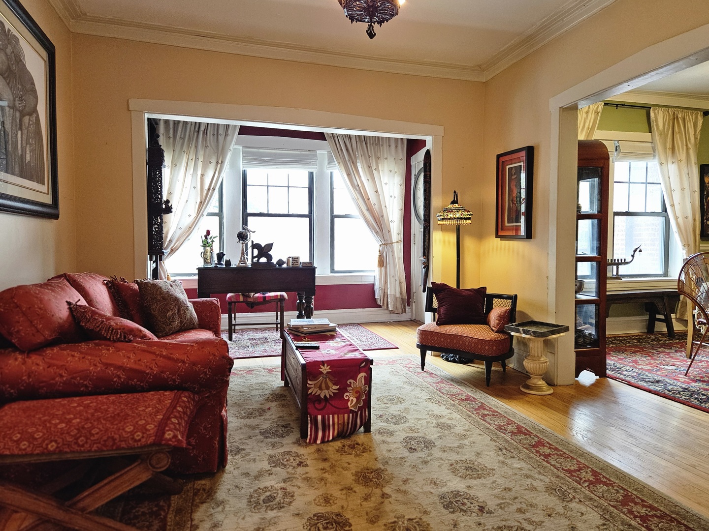 924 Wesley Ave #2 Oak Park, IL 60304